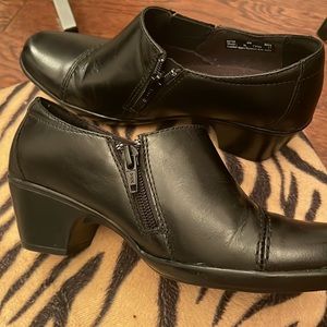 CLARKS LEATHER ANKLE BOOTS 🥾